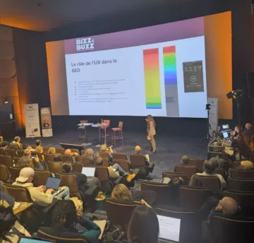 On voit Pauline sur la scène du Bizz and Buzz 2025, à l'UGC Ciné Cité de Strasbourg.